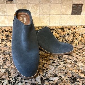 Toms Leila Forged Iron Grey Suede‎ Stacked Chunky Heel Mules. EUC 8.5